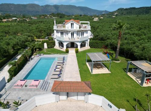 Neromilos Villa | Gala's Elegant Home Villa