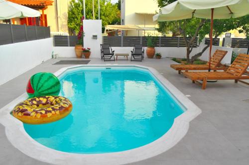 Aegina Town Villa | Giovana's pool house