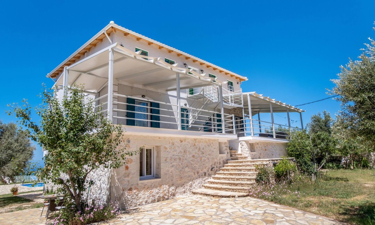 Lefkada Apartment | Gkountis Garden Studio Apartment with Sea View, Shared Pool & Wi-Fi