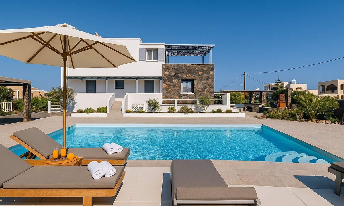 Agia Paraskevi House | Golden Sunrise Suites - Santorini Superior Suite
