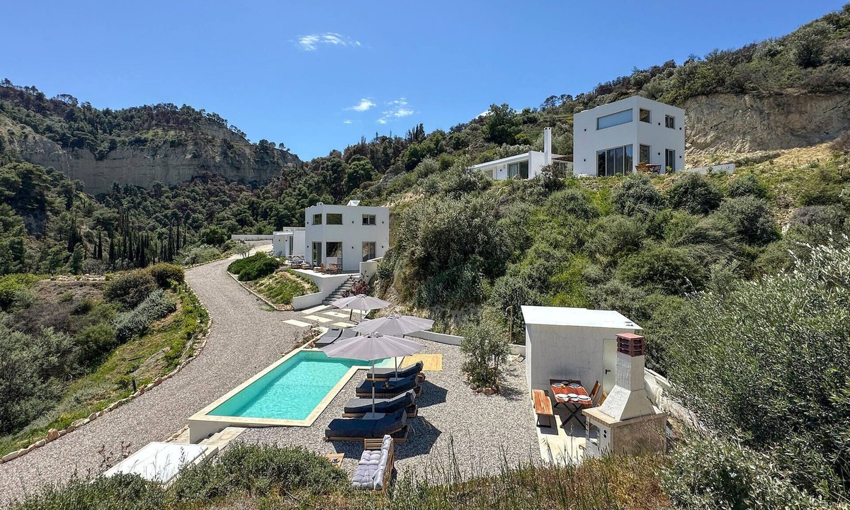 Evrostina House | Gorgeous home in Xylokastro with WiFi