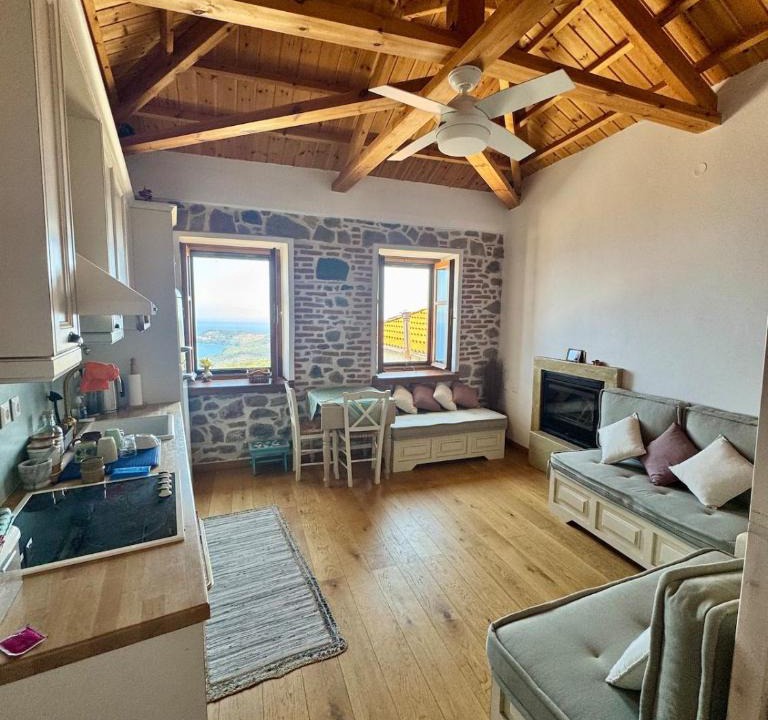 Lesbos House | Granny's guest home