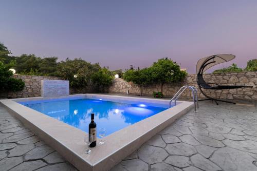 Filerimos Apartment | Greek Style Ground Floor Apartment & Pool
