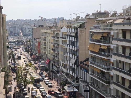 Piraeus House | GRI LAMBR - Room 2 - SHARED APARTMENT - Beautiful Views in The Center Of Piraeus