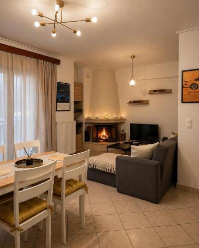 Piraeus Apartment | H&H cozy retreat ,Fireplace and Parking