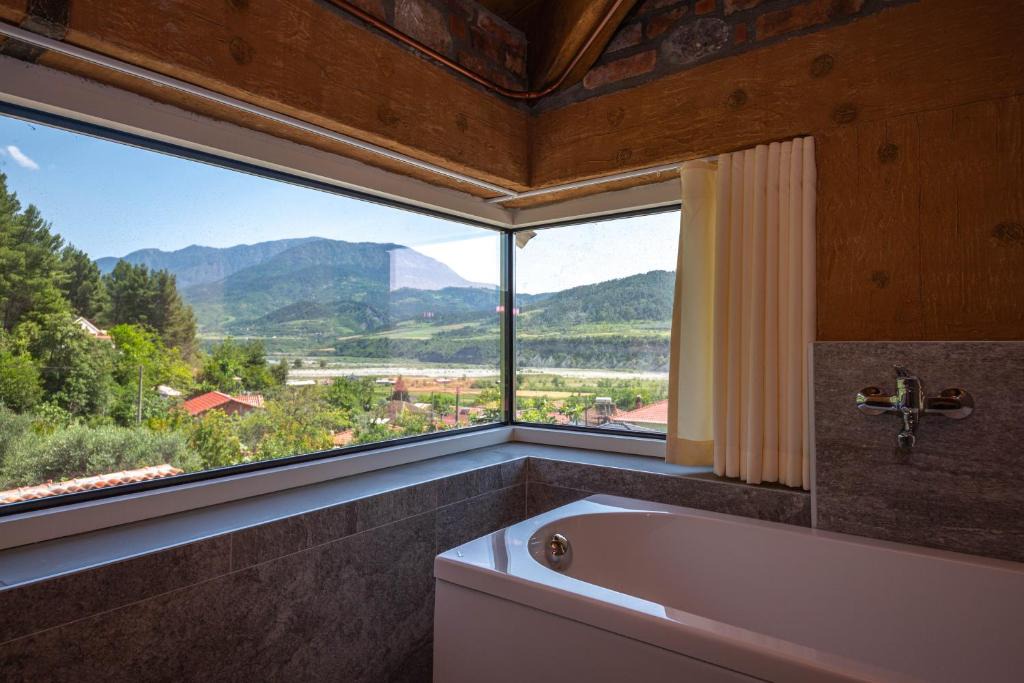 Elbasan County Bed & Breakfast | Hani i Taulant Shahinit
