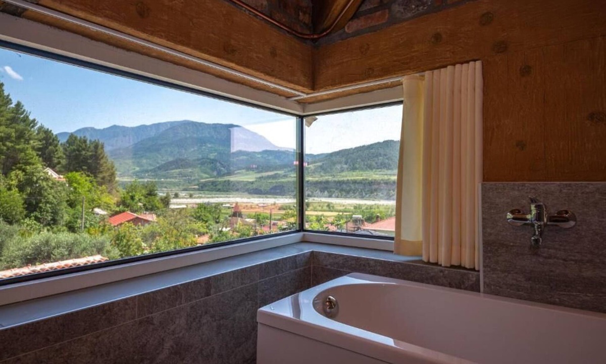 Elbasan County Hotel | Hani i Taulant Shahinit