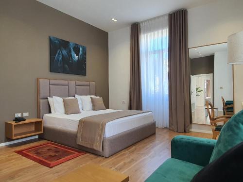 Qender Hotel | HEIRESS Hotel