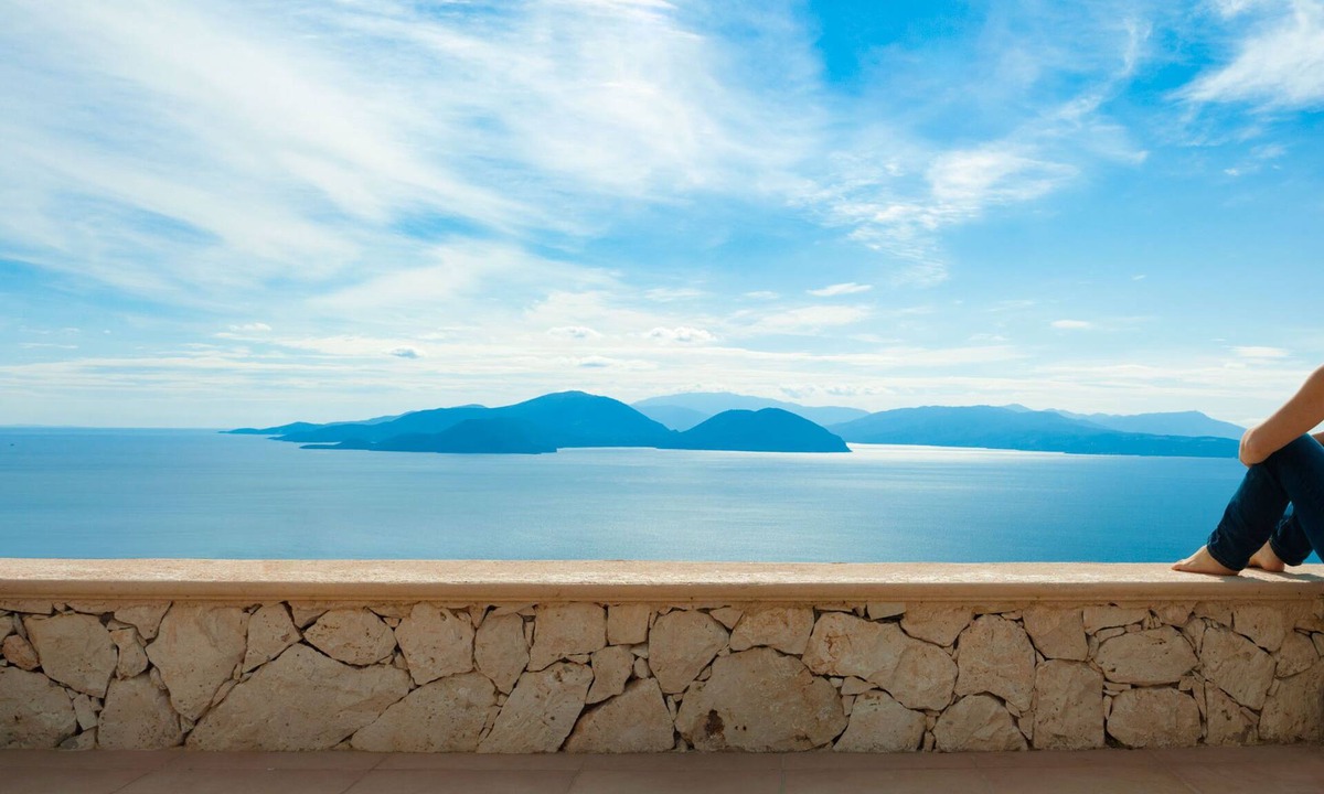 Evgiros Villa | Heliopetra Luxury Villa Lefkas- private pool with jacuzzi!