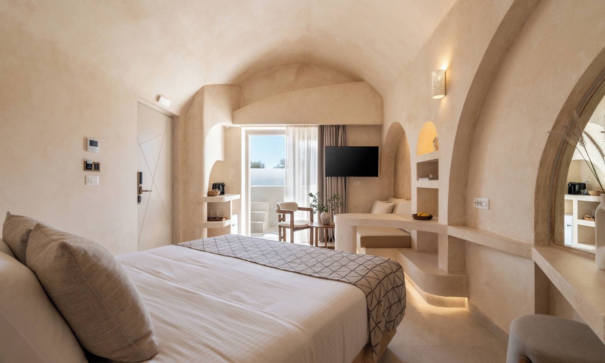 Perissa Hotel | Heyday Luxury Suites