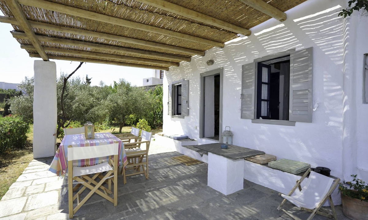 Apollonia House | #HH01 APOLLONIA TRADITIONAL FAMILY HOME