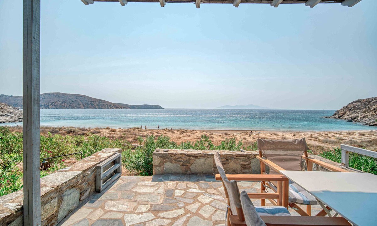 Ramos House | Holiday Home 'Karavi' with Private Terrace, Balcony and Air Conditioning
