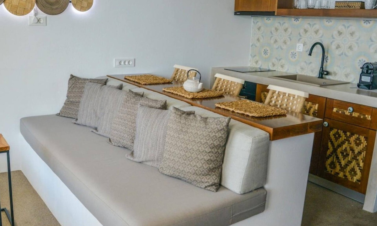 Tripiti House | honeymoon klima suite