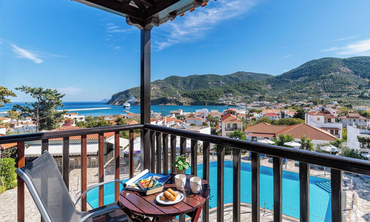 Skopelos Town Hotel | Hotel Dionyssos
