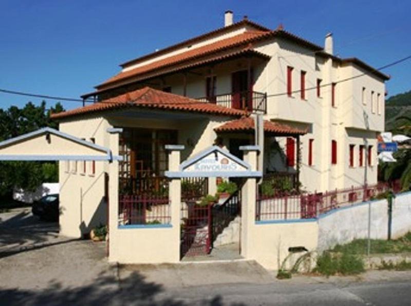 Skopelos Town Hotel | Hotel Kavouris
