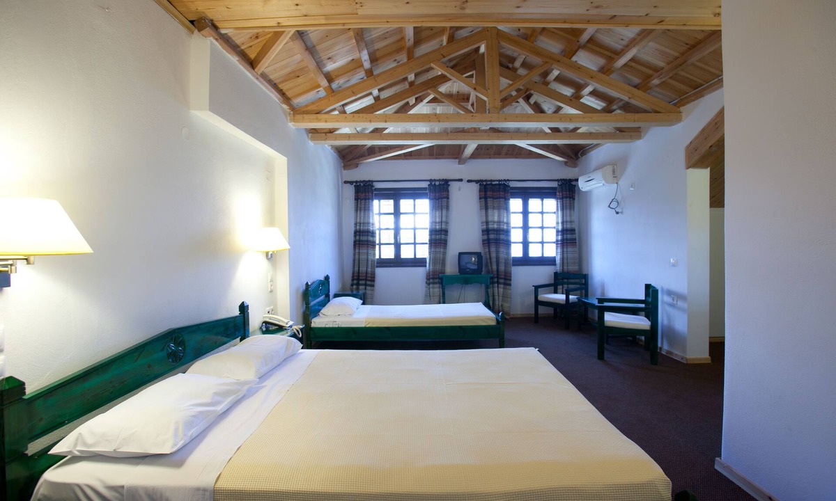 Skopelos Town Hotel | Hotel Prince Stafilos