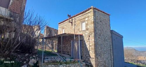 Aigialeia House | House on the Hill!
