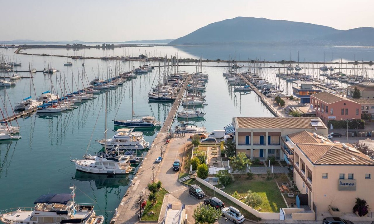 Lefkada Town Hotel | Ianos Bay