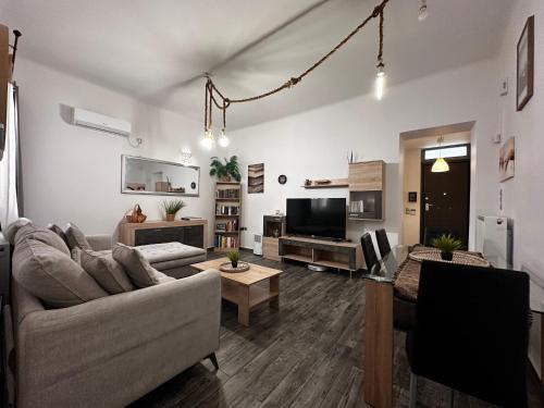 Kolokinthou Apartment | Iliana 6 min walk to Metro