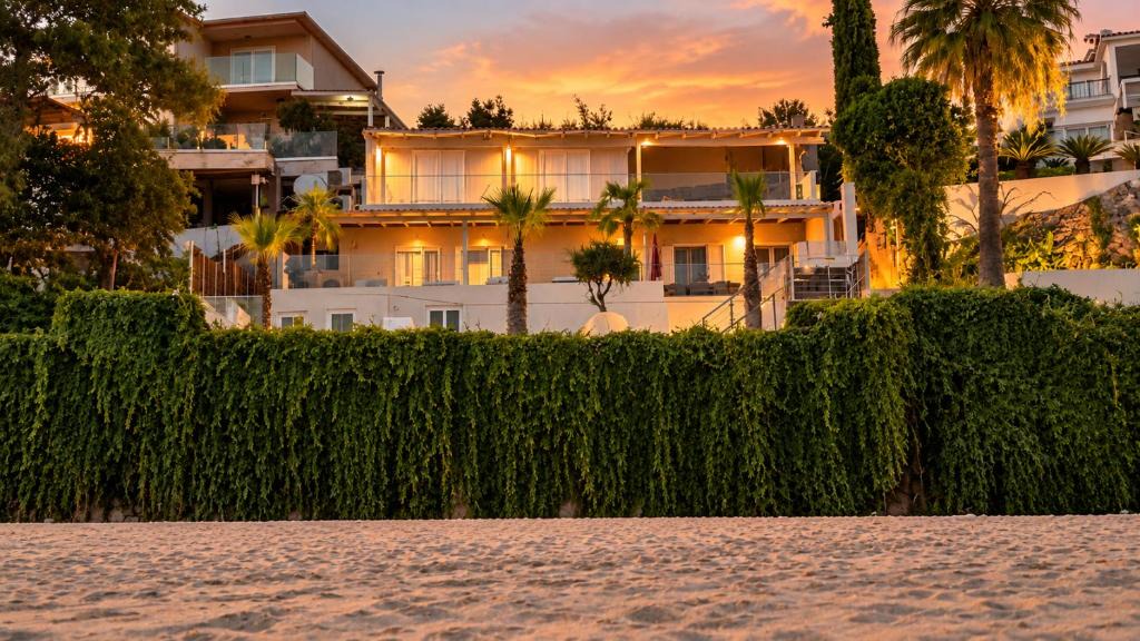 Lassi House | Infinity Beach House by KLV
