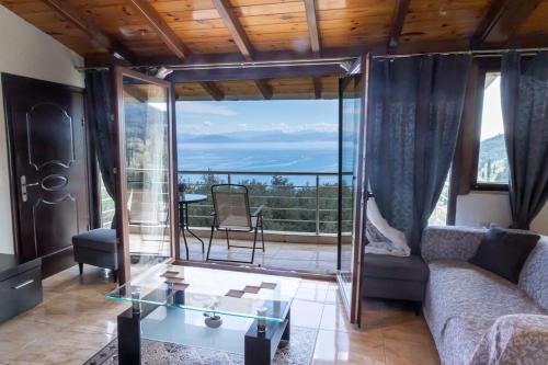 Benitses House | Ionian Skyline Horizon House by ΜΡS