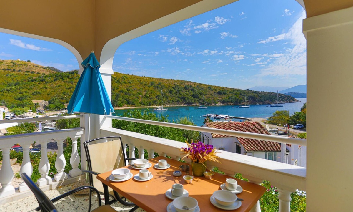 Agios Stefanos Apartment | Irena Saint Stephanos