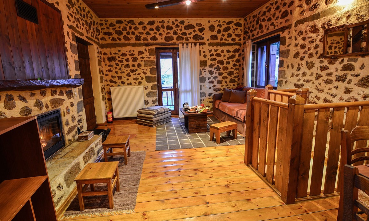 Mesaia Trikala House | Irida, two bedroom traditional stone house