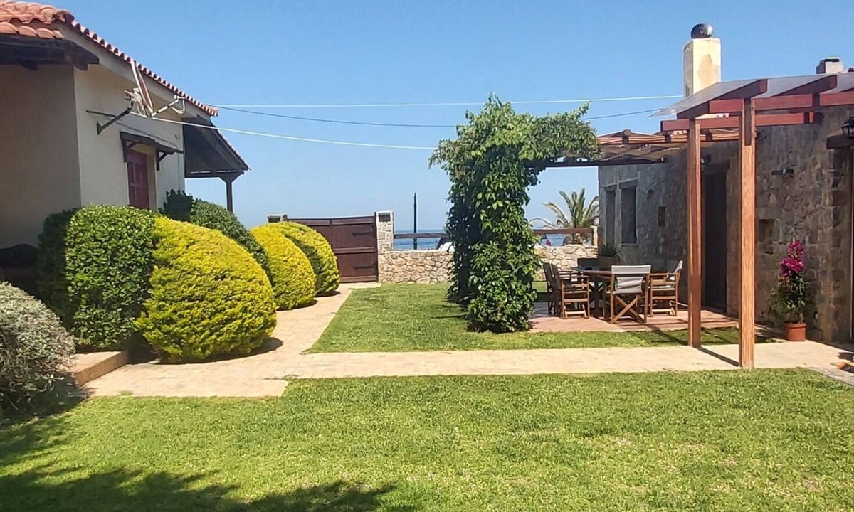 Ayia Anna Villa | Just in front of the Aegean see