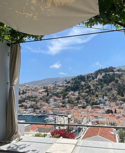 Symi House | kalosymi house, traditionelles haus mit hafenblick