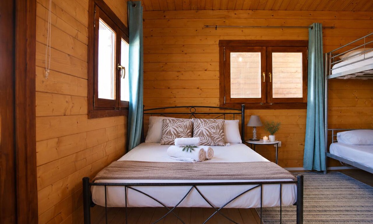 Kandia Ski Chalet | Kandia Woodlands | Classic Family Chalet with Patio