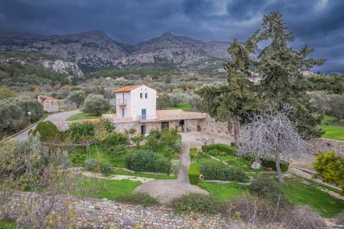 Chios Apartment | KTHMA "Ν" Πέτρινη Μεζονέτα