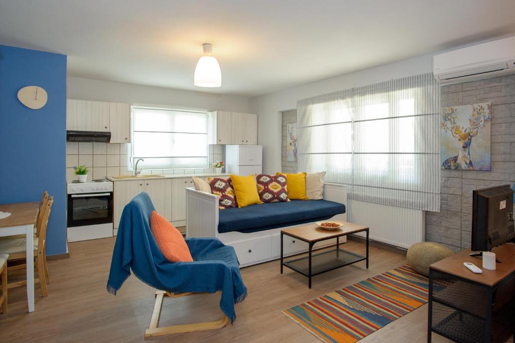 Ioannina Apartment | La Casa - traditionally elegant apt 38m2 w prk grd