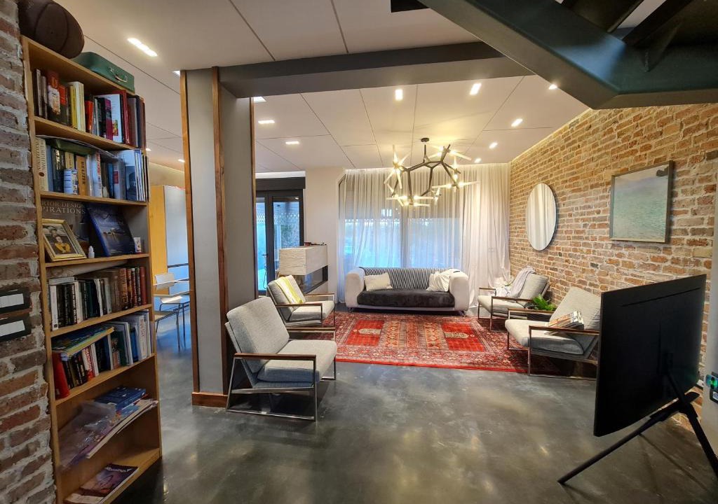 Ishem Villa | Lavender Beach House