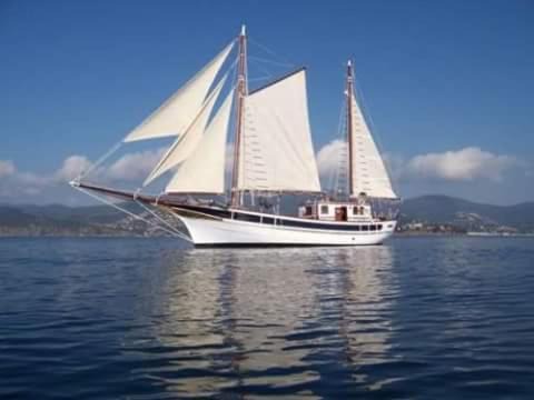 Mesolongi Boat Rental | Le SUZANNA