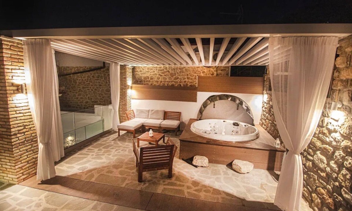 Gefira Mpania House | Lithos House & Spa | Luxury | Heated Spa | Old Town Nafpaktos | No Car Needed