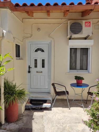 Sipiada Apartment | Little House in Kymi