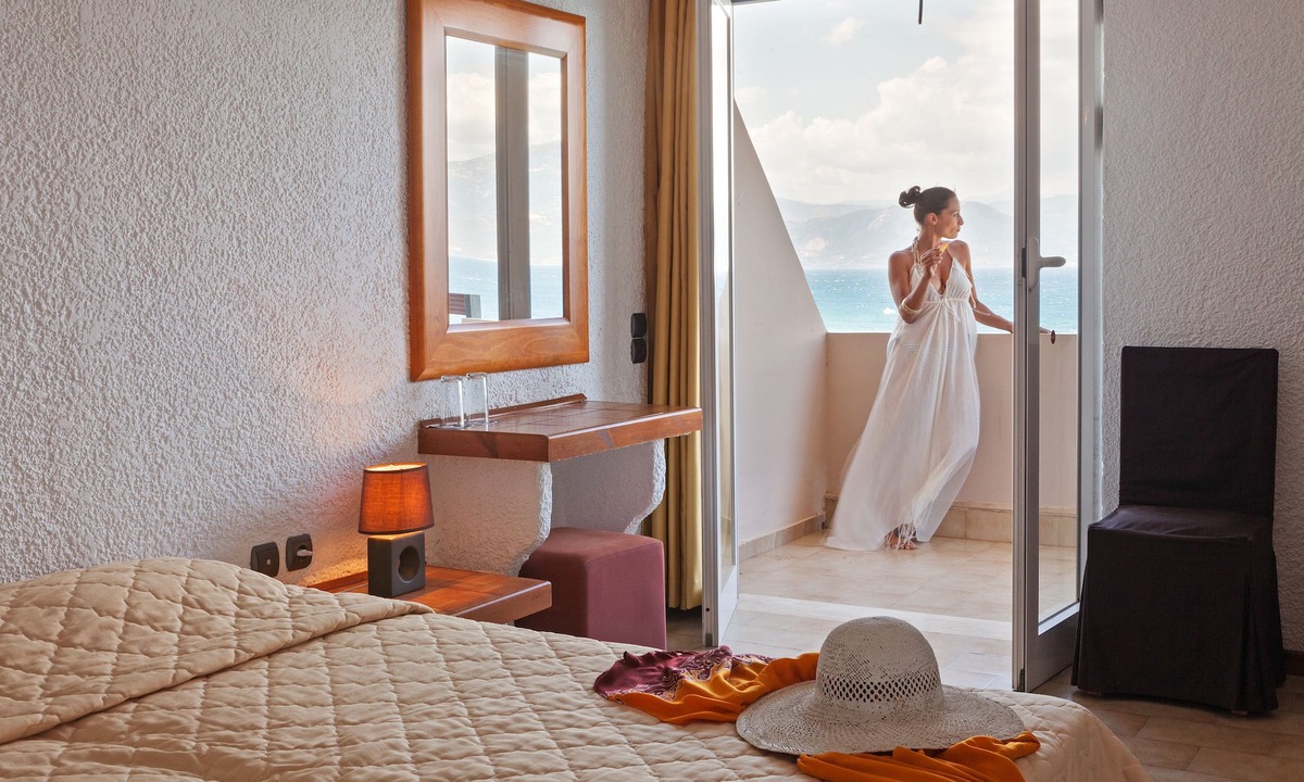 Longos Hotel | Long Beach Resort