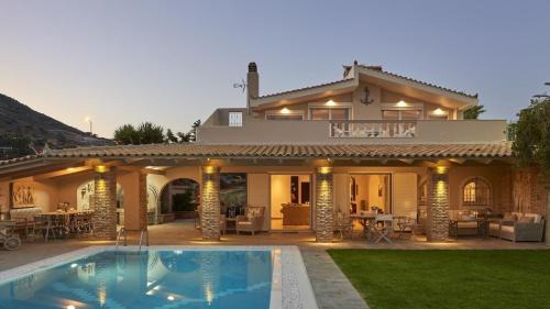 Kalyvia Thorikou Villa | Luxury 4 Bdrm Villa with Pvt Pool on the beach