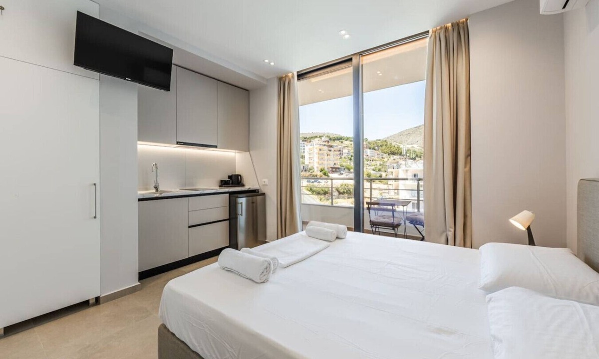 Sarande Apartment | Luxury Studio with Free Parking by PikHost
