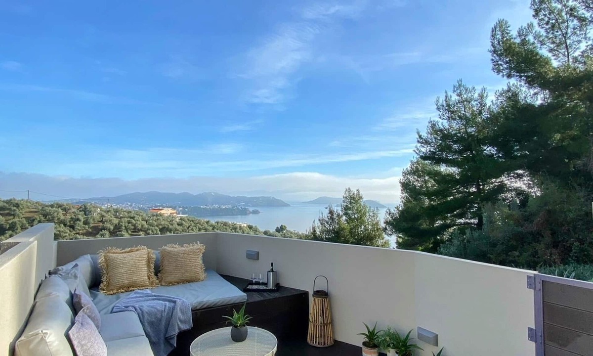 Katsarou Apartment | Luxury Suite with a queens double bed stunning sea vews and private Jacuzzi