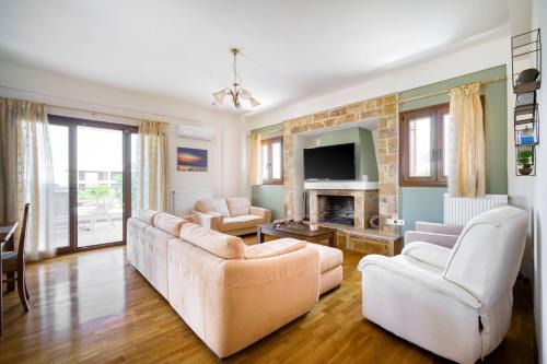 Velon Villa | Luxury Villa Evans 4BR Sleeps 8 Near Beach