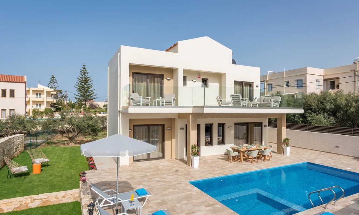 Agia Villa | Luxury villa within walking distance to the beach!