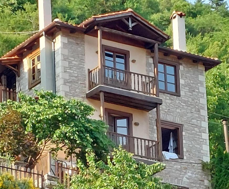 Karpenisi Apartment | Maisonette Korfes-Δύο Αυτόνομοι Όροφοι Πέτρινης Βίλας
