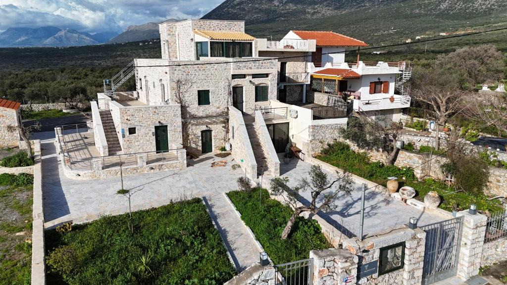 Omales Apartment | Mani Tsopakas Residences Koudounopetra apt