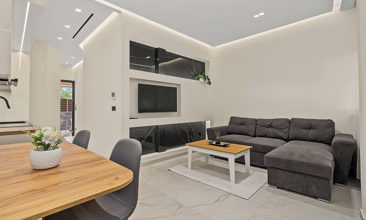 Agios Dimitrios Apartment | Marble and Onyx Luxury Suite