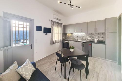 Skyros Town Apartment | Mary's House 1