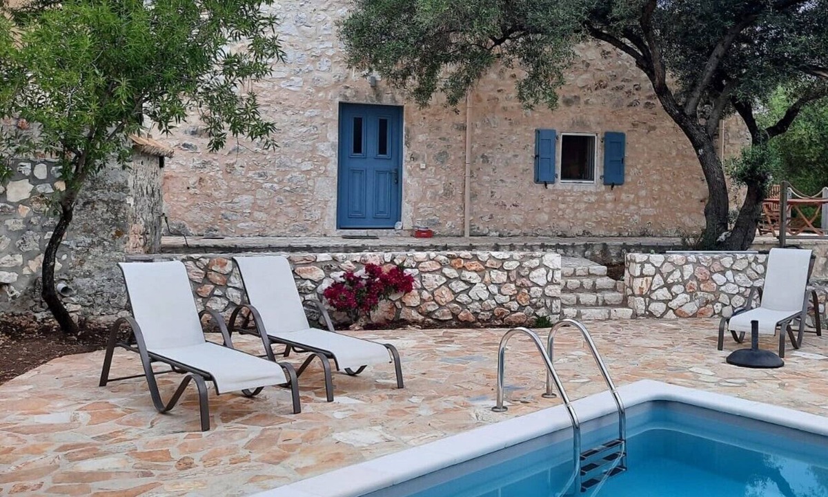 Tselendata House | MATHILAD'S HOUSE: traditional stone house in unspoiled nature