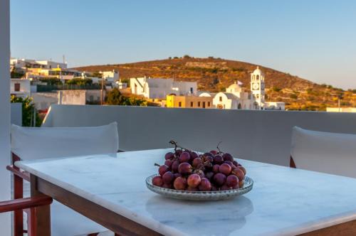 Triovasalos Apartment | Matilda Milos - Cycladic Living