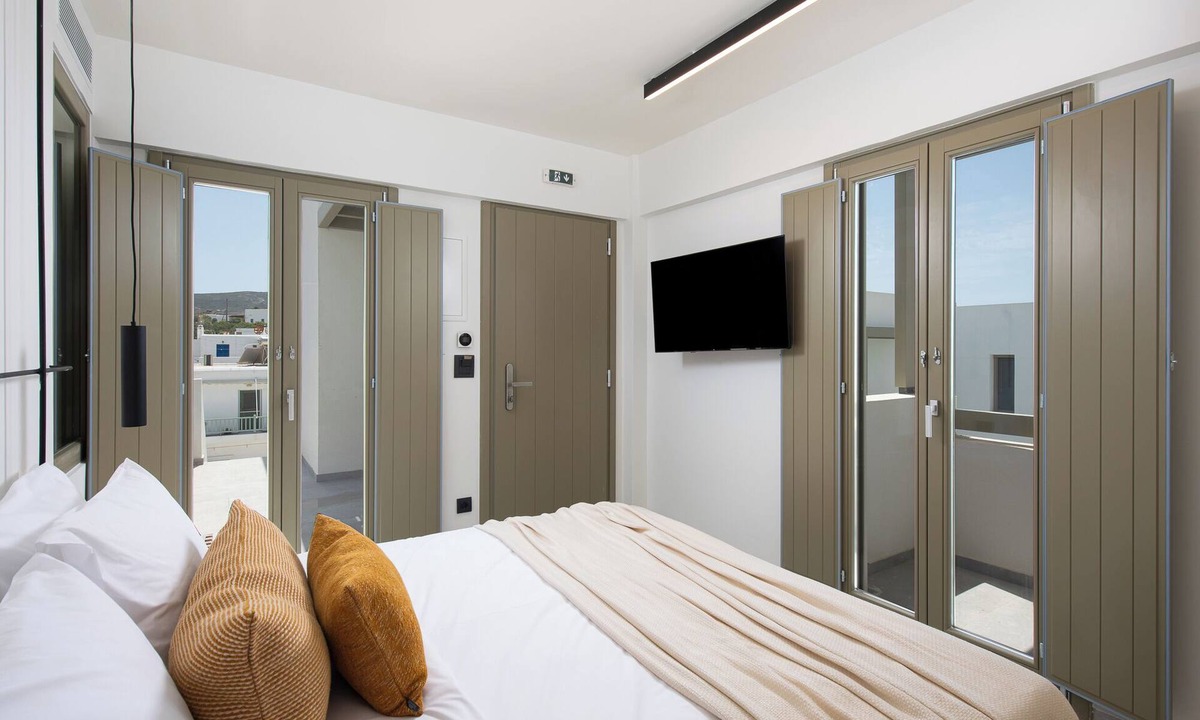 Naousa Hotel | Mazee Paros