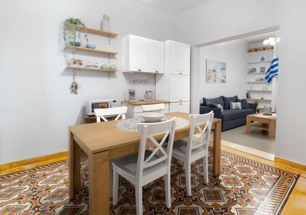 Keratsinion Apartment | Meraki - Traditional House with Private Green Yard